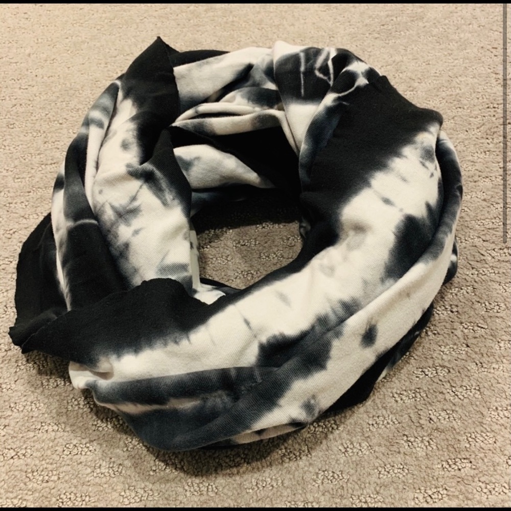 American Apparel Circle scarf-black/white tie dye